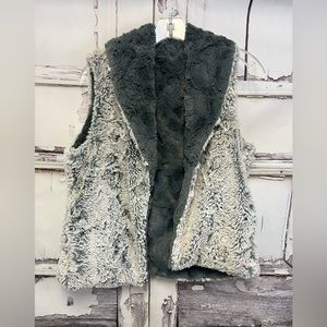 Pandemonium Seattle Faux Fur Reversible Vest Size XS